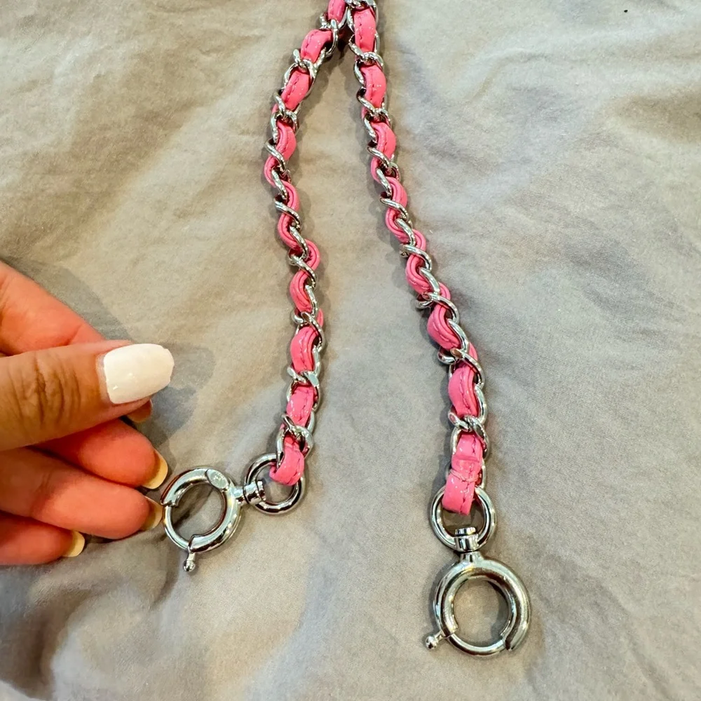 Authentic Chanel round a world bag in great condition - Picture 10 of 16